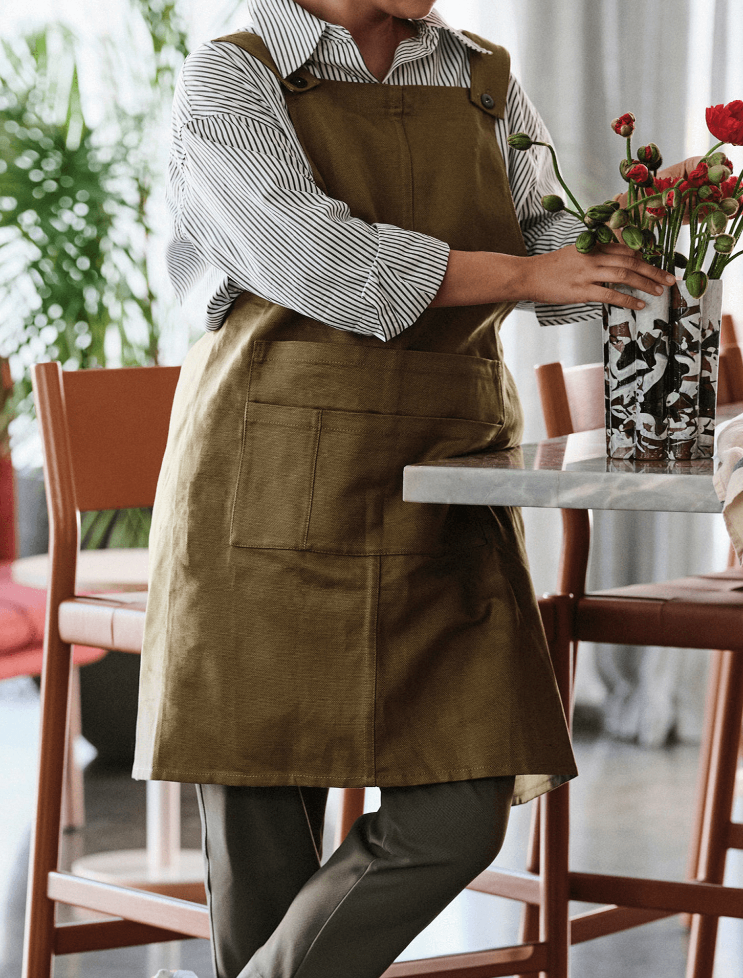 Jardan Khaki Dot Apron website assets on body