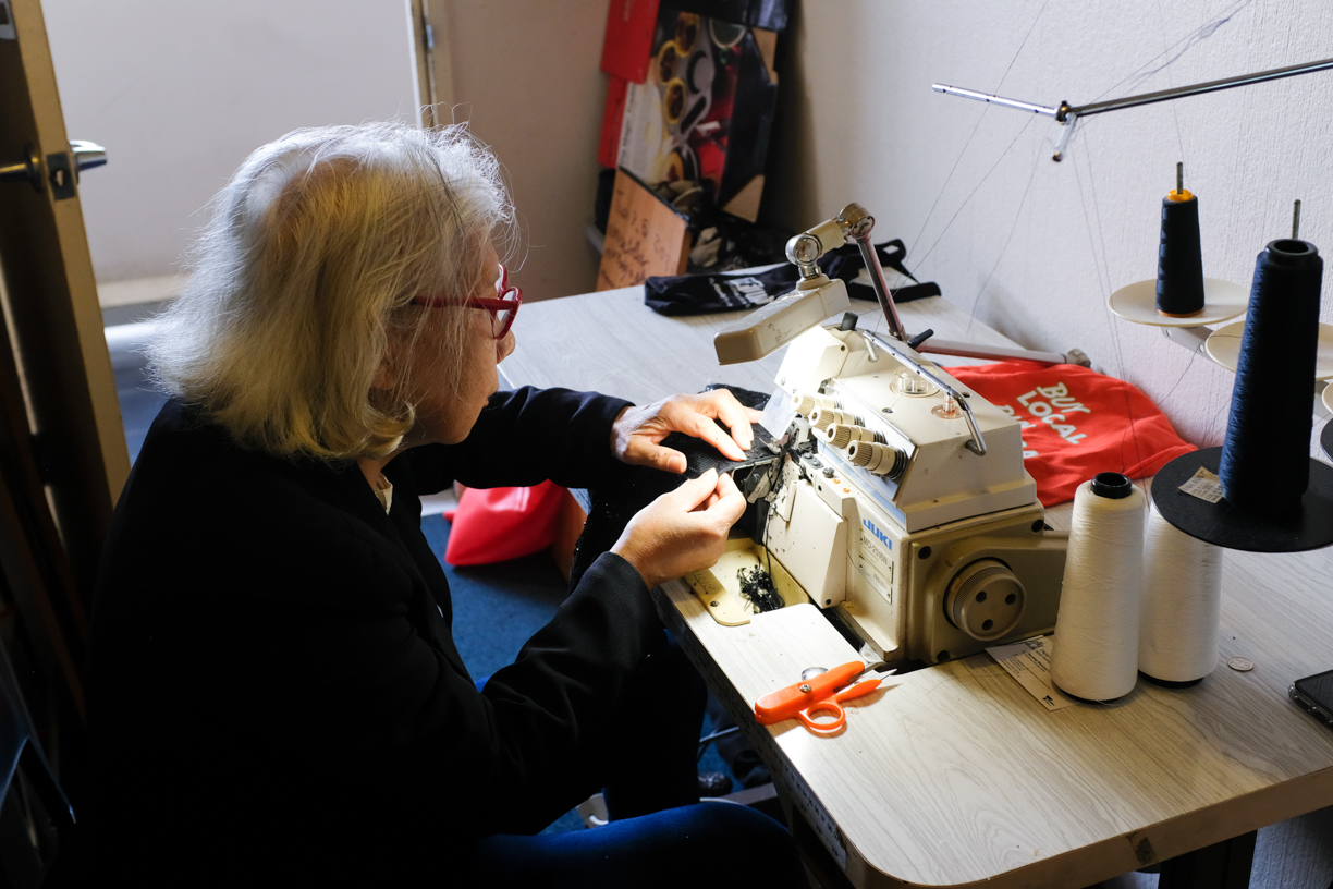 outworker-overlocking A worker sitting at home with spotlight on hands